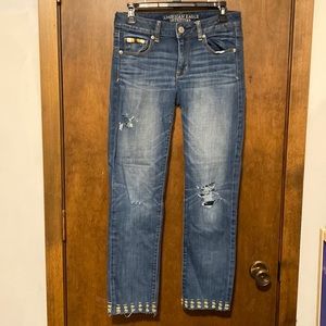 AMERICAN EAGLE distressed medium washed denim jeans. Cute home-done embroidery.